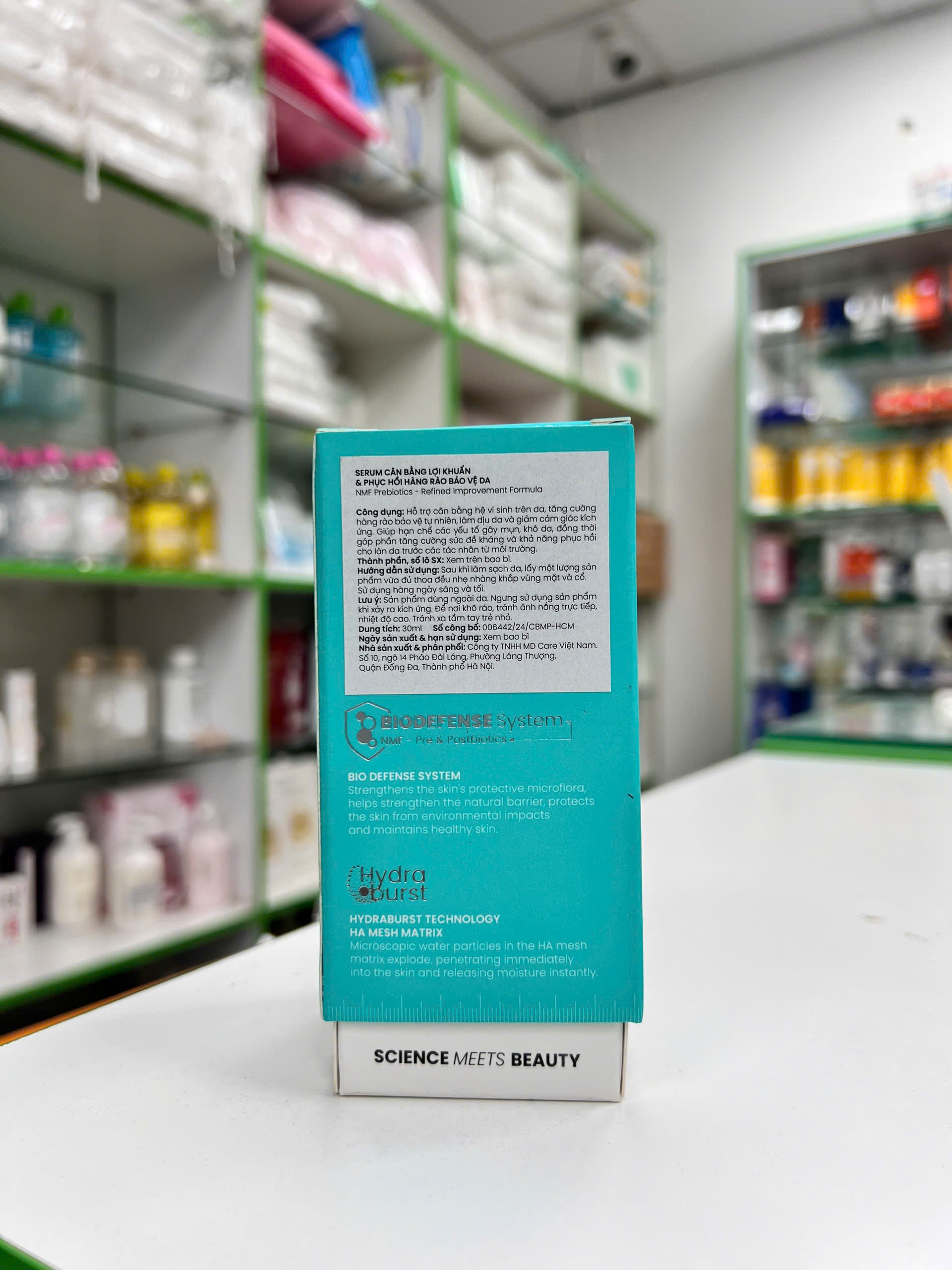 Serum Cân Bằng Lợi Khuẩn & Phục Hồi Hàng Rào Bảo Vệ Da NMF Prebiotics — mặt sau hộp với thông điệp cân bằng vi sinh và phục hồi da